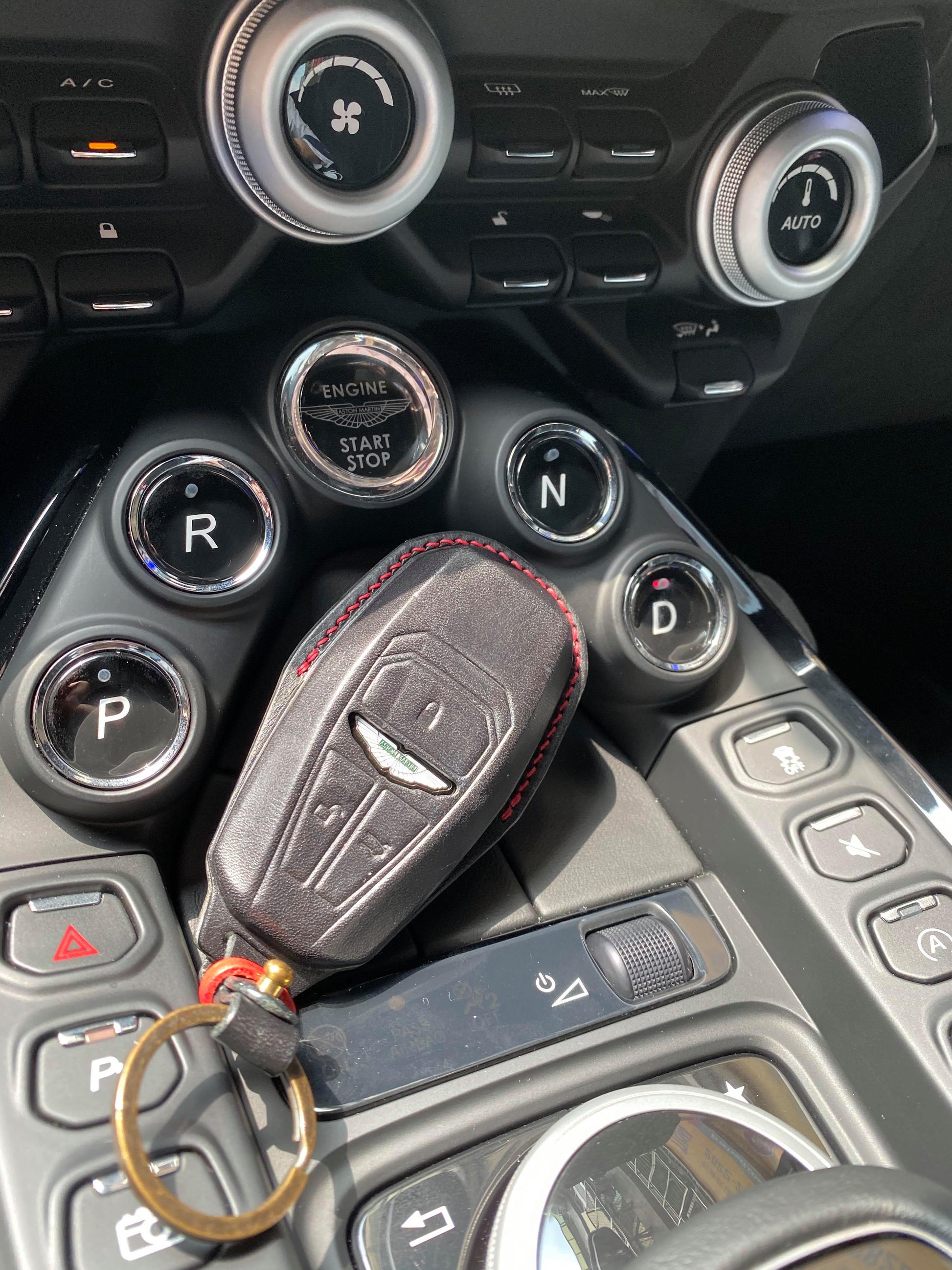Custodia In Pelle Per Portachiavi Aston Martin DB11, Custodia Per Portachiavi Di Lusso Adatta Per DB9 DB12 DBX DBS Vantage, Accessori Aston Martin, Pelle Fatta A Mano - Italia - Foto 3